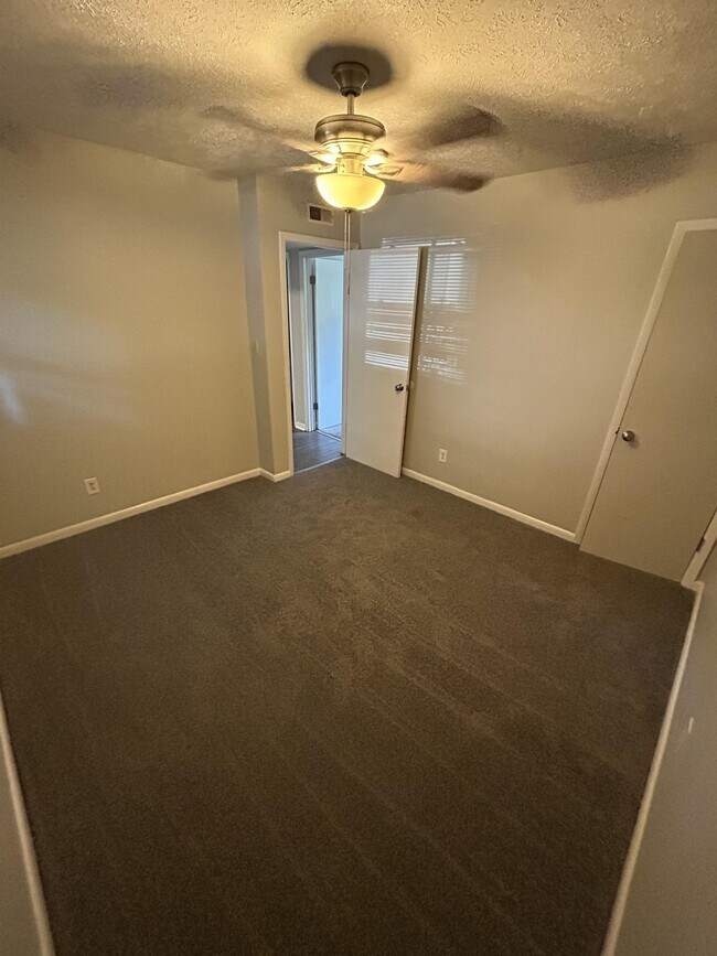 Foto del edificio - 3210 Tallywood Dr