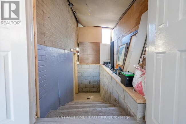 Building Photo - 20 Bridgenorth Crescent