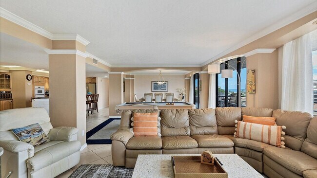 Building Photo - 7F38C9 Siesta Key