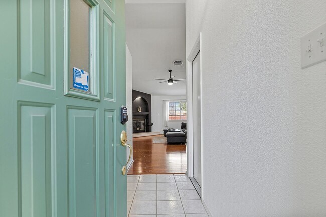 Foto del edificio - Updated 3 bedroom 2 bathroom house