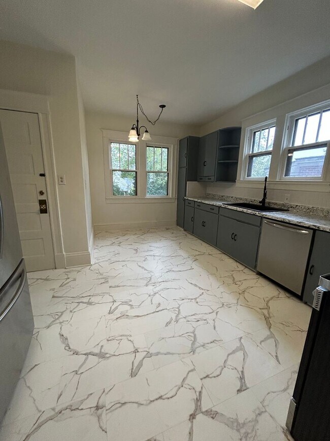 Foto del edificio - Available Now!