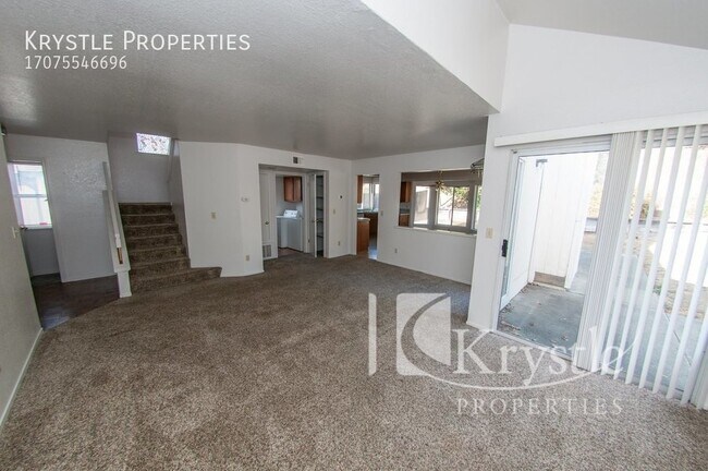 Foto del edificio - Nice Glen Cove home on quiet court