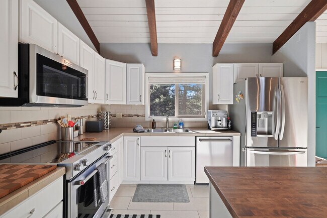 Foto del edificio - 63330 Pine Knoll Cir