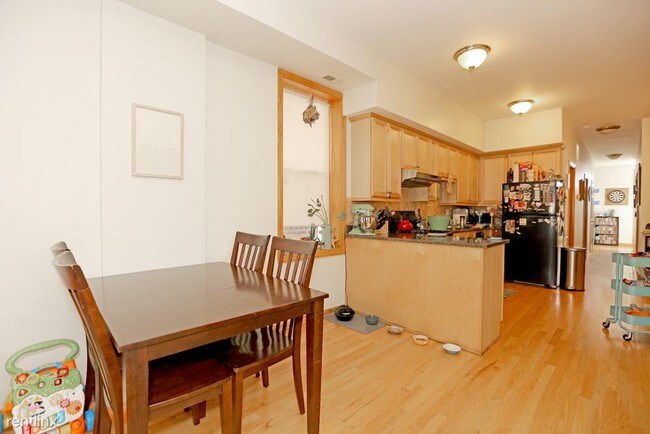 Foto del edificio - 2639 W Hirsch St