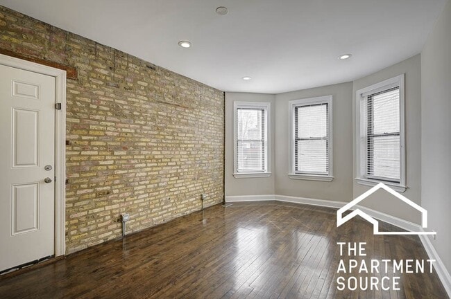 Building Photo - 2019 N Hoyne Ave