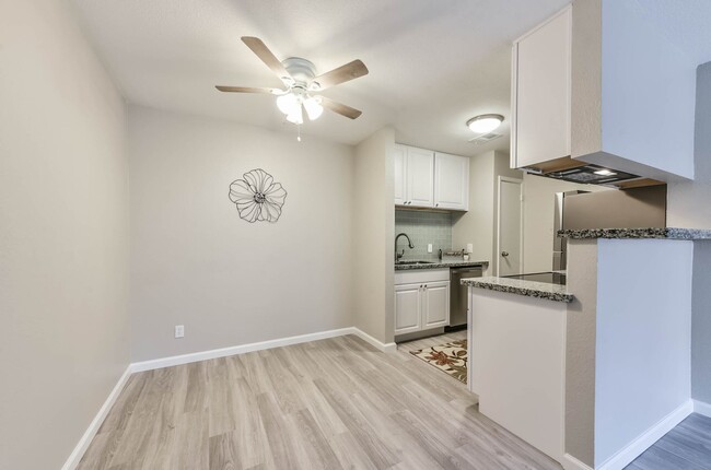 Building Photo - Completely Remodeled 1BR Condo