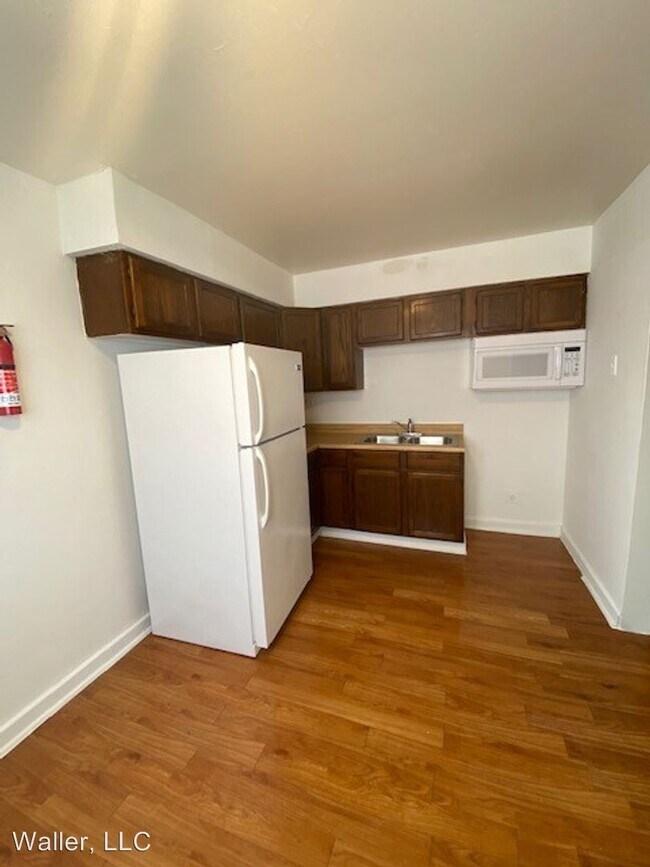 Foto del edificio - 17-19 N Waller Ave