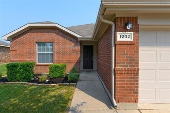 Building Photo - 1232 Round Pen Run