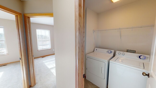 Building Photo - $400 Signing Bonus! 2 Bedroom Ankeny Townh...