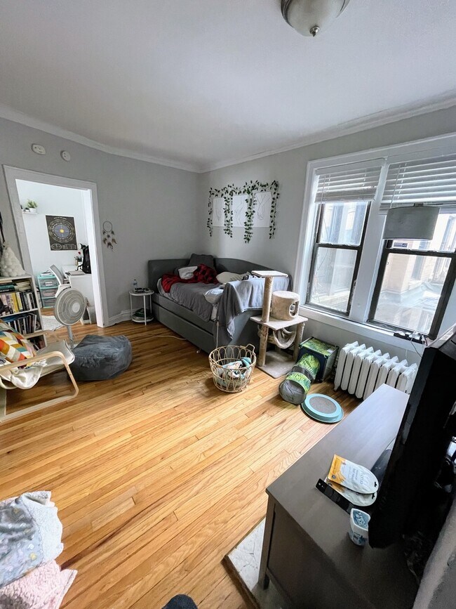 Foto del edificio - 631 W ROSCOE St