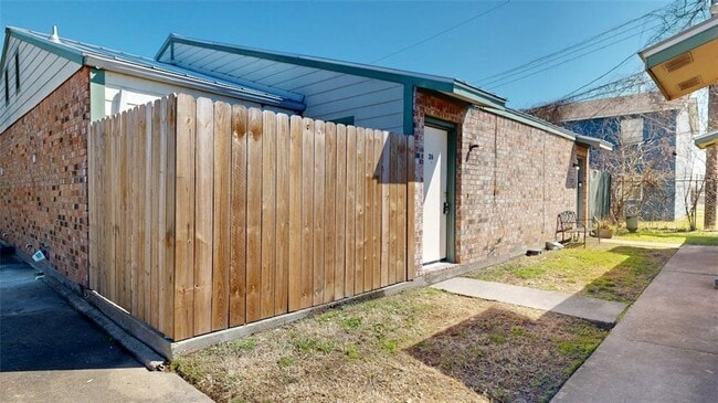 Photo - 725 Peppertree Dr Apartment