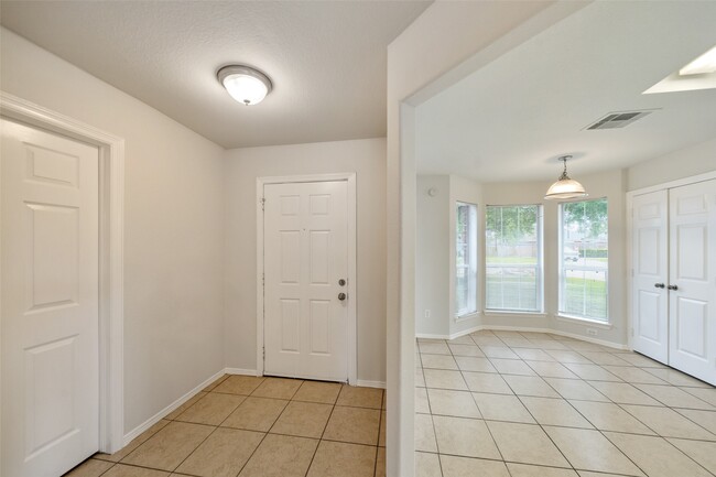 Building Photo - 305 Golden Oak Dr