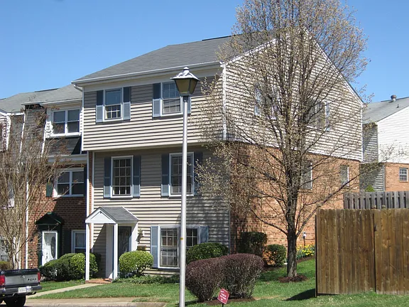 Primary Photo - 408 W Cadbury Dr