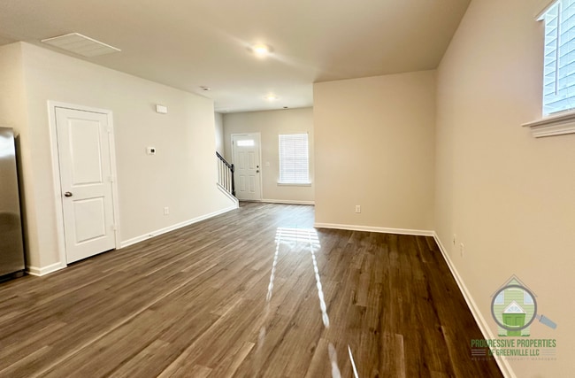Building Photo - 26 English Ct