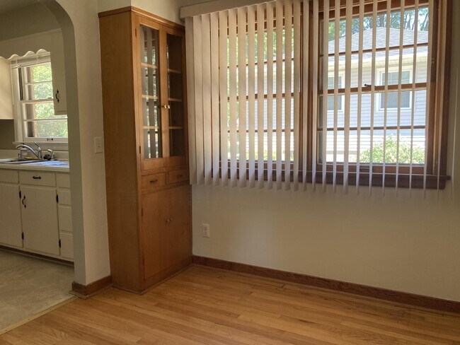 Building Photo - 418 S Owen Dr