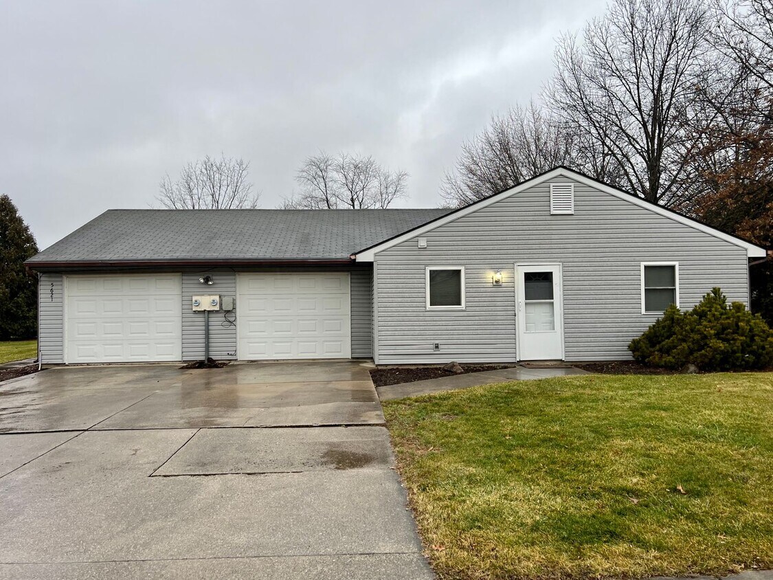 Primary Photo - Duplex for Rent by Capital Property Manage...