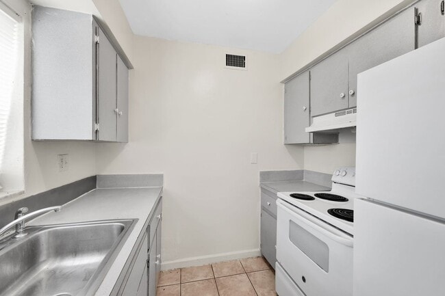 Building Photo - 2241 NW 59th Terrace