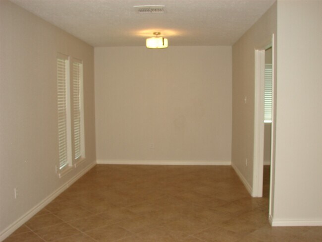 Foto del edificio - 7010 Buchanan Dr