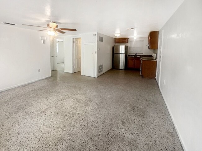 Building Photo - Pet-Friendly Rental Between University Pkw...