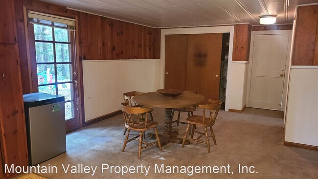 Foto del edificio - Studio, 1 bath House - 10984 1/2 Ridge Road