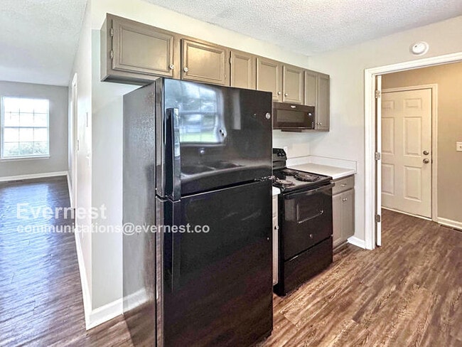 Building Photo - 7614 Greenway Dr
