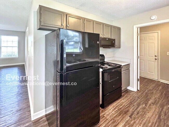 Foto del edificio - 7614 Greenway Dr