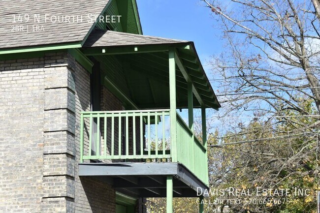 Building Photo - Junior 2 Bedroom Unit