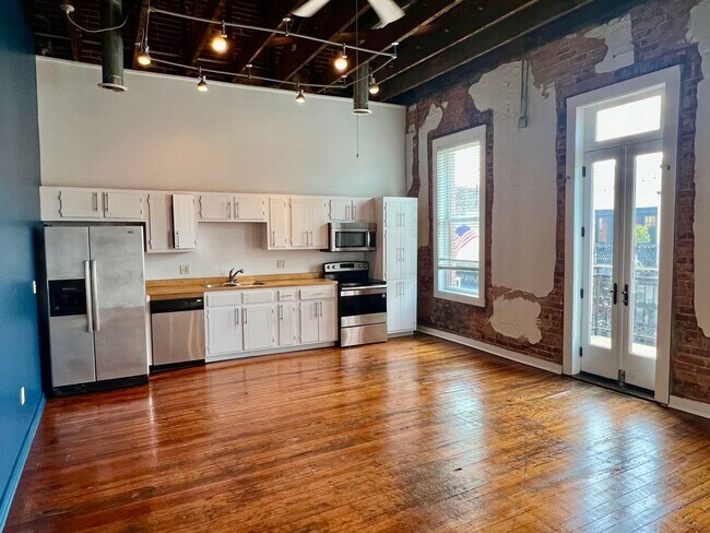 Foto del edificio - For Rent – Downtown Jonesboro Loft Apartment