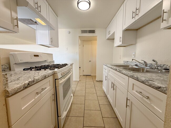 Foto del edificio - Updated 3-Bed, 2-Bath Home with New Kitchen