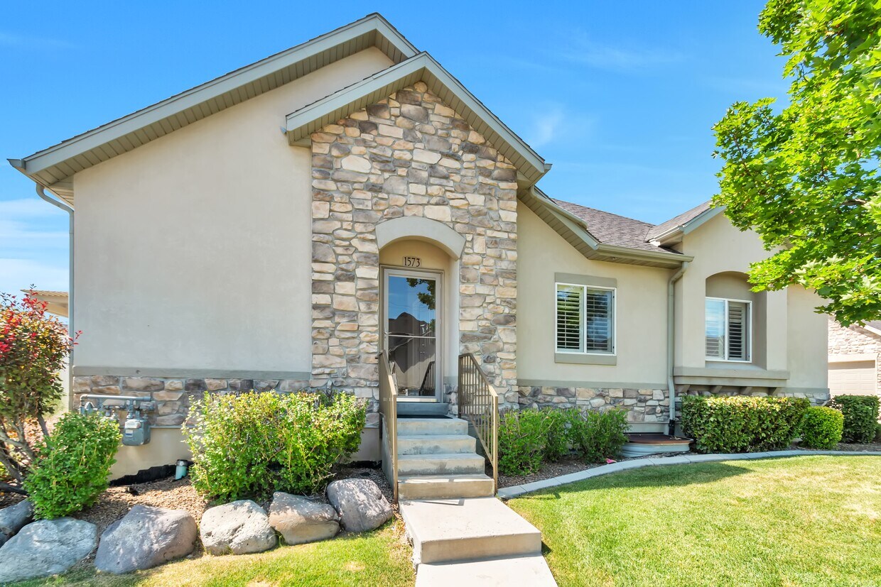 Primary Photo - 1573 Wyngate Park Dr