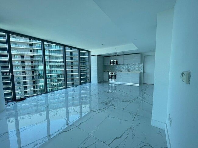 Foto del edificio - 650 NE 32nd St