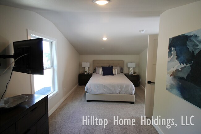 Building Photo - 5 Brookside Rd