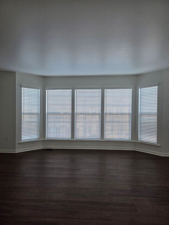 Foto del edificio - 2670 Sultan Supreme Way