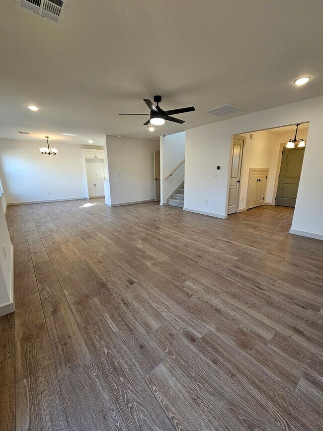 Foto del edificio - (3) Bed/(2.5) Bath Townhome Avail NOW! New Construction!