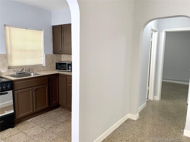 Foto del edificio - 2321 Adams St