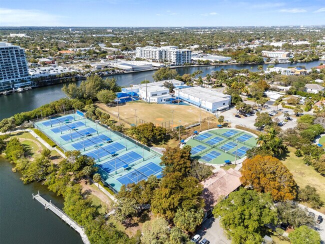 Foto del edificio - 2555 NE 11th St