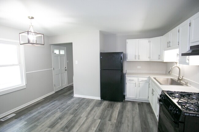 Building Photo - 4707 Lee Ct