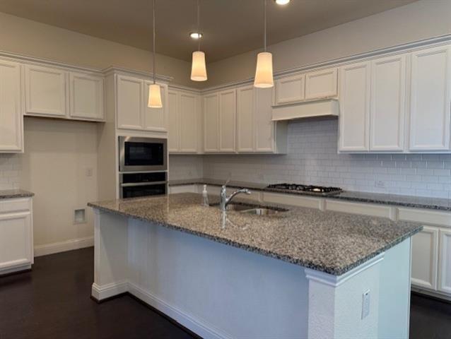 Foto del edificio - 18136 Lakefront Ct