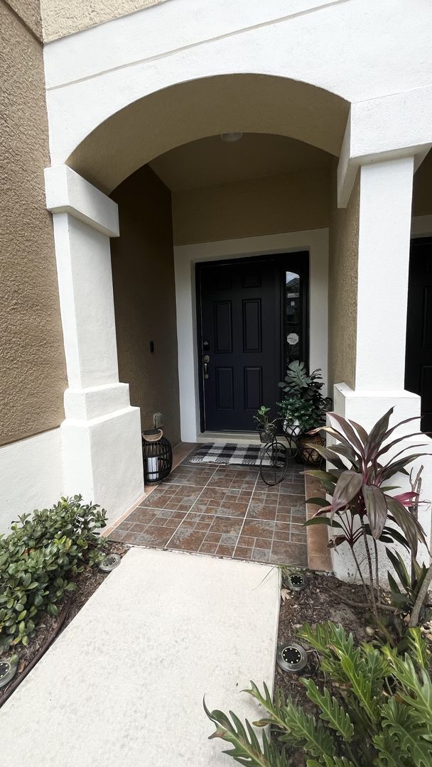 Foto del edificio - **"Modern Elegance: Fully Updated 3-Bed, 2.5-Bath Townhome with Designer Kitchen"**
