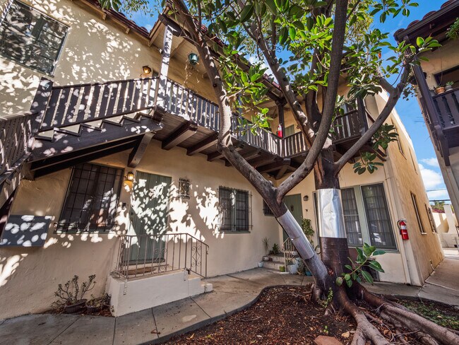 Foto del edificio - 634 N Windsor Blvd