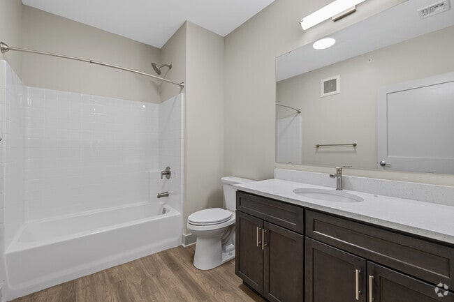 1BR, 1BA -763SF - Bathroom - Brainerd Place