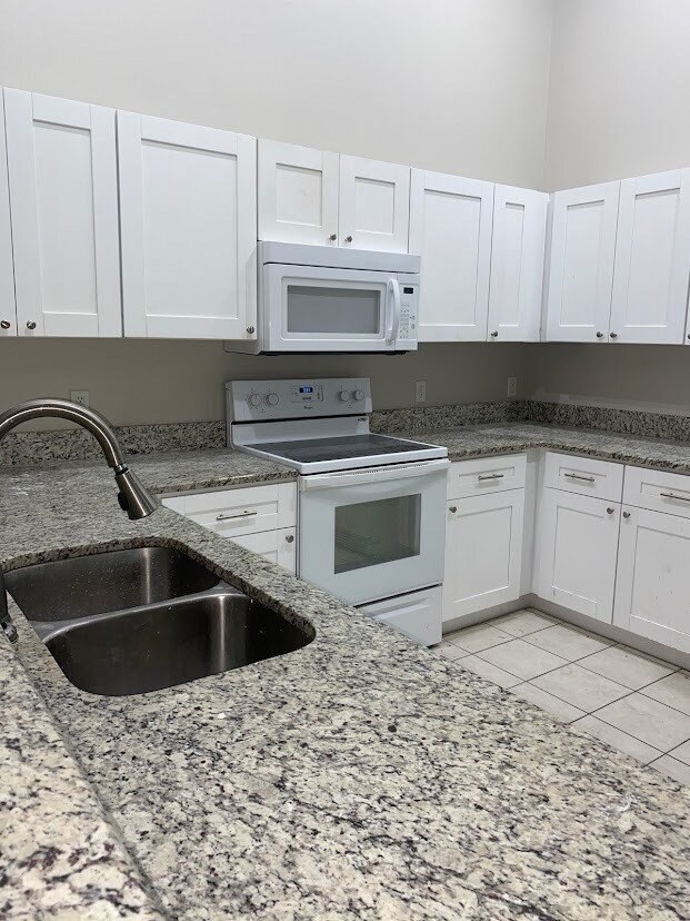 Building Photo - FOR RENT! READY NOW!! 3 Bedroom 2 bathroom...