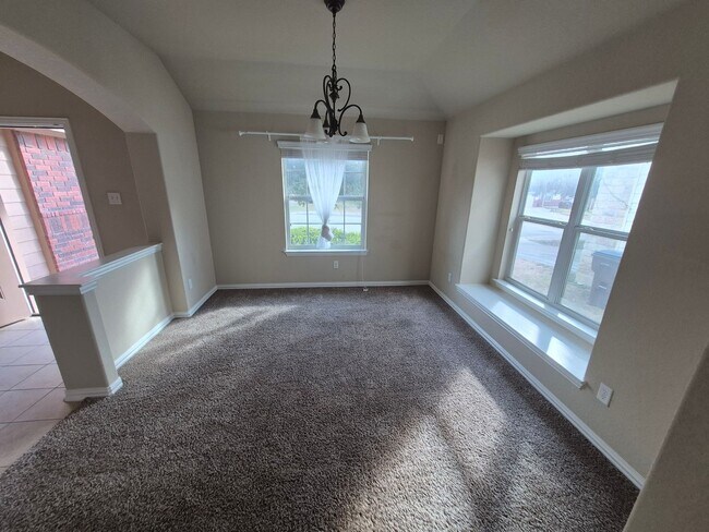 Building Photo - 8915 Audubon Park