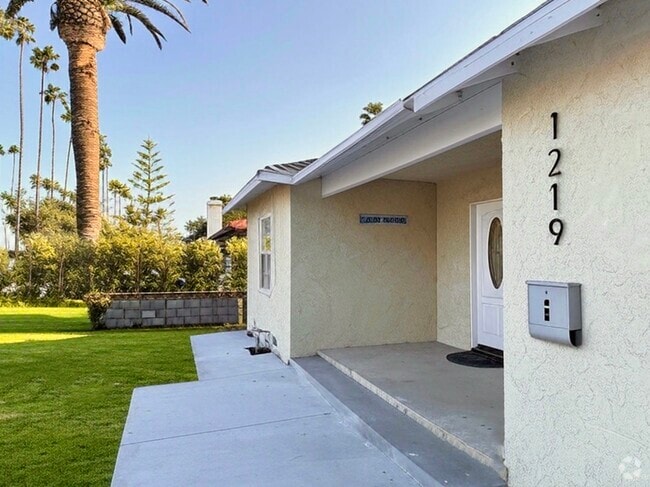 Building Photo - 1219 N Azusa Ave