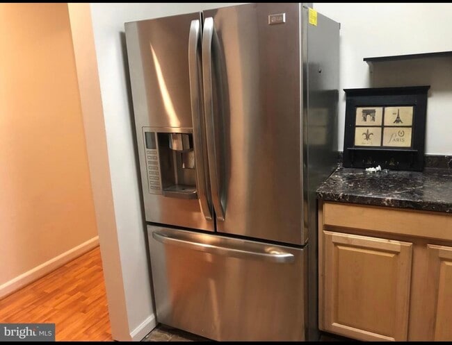 Kitchen - 6009 Majors Ln