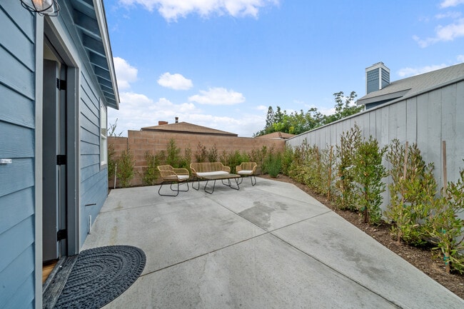 Foto del edificio - 15227 Freeman Ave