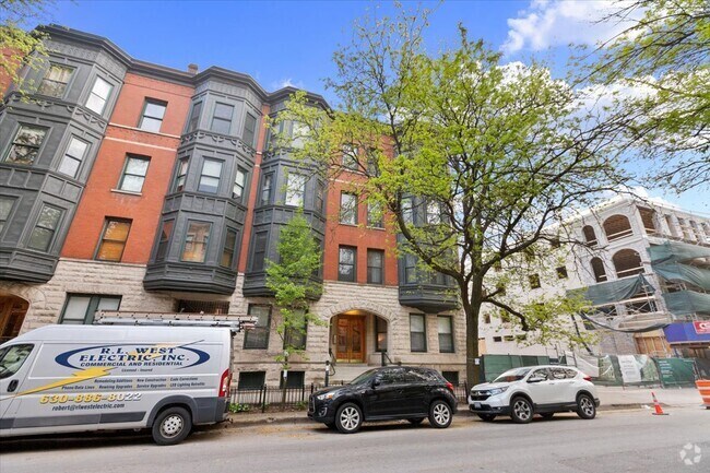Building Photo - 505 W Fullerton Pky