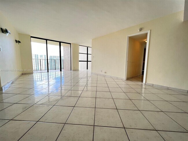 Foto del edificio - 18181 NE 31st Ct