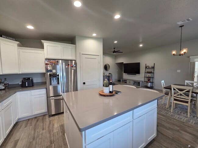 Foto del edificio - 11631 E 33rd Wy