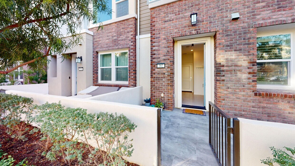 Primary Photo - Large Townhome In Serrano Summit